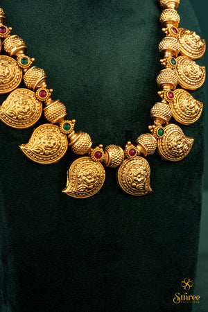 Manga Malai - Kemp red with emerald green