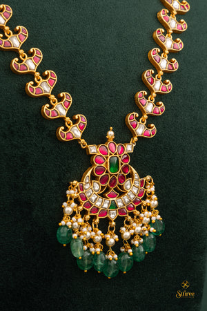 Kemp with chandbali pendant