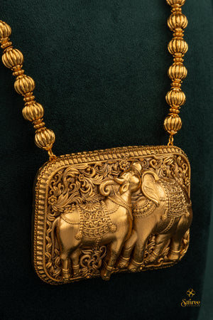 Rishaba Kunjaram pendant with gundumani