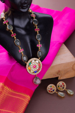 Emerald green cabachon necklace set with Navarathna pendant