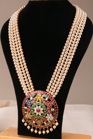 Rakkodi in Four Strands of Pearls