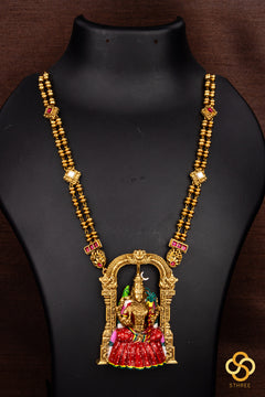 Kamakshi pendant in rettai-vari chain - Red