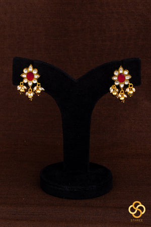 A bunch of black cut-beads strands - Mayurakanthi haram -Ruby red