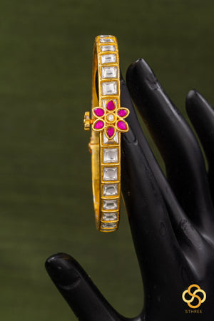 Antique Jadau kundan bangles- Kemp mogappu and uncut white