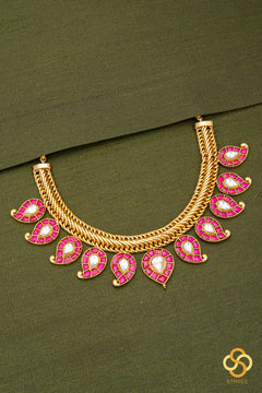 Manga Malai Set in a Spiral Chain - Kemp Red