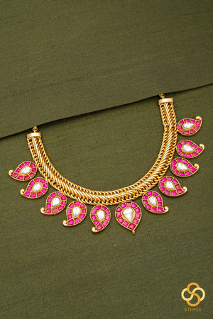 Manga Malai Set in a Spiral Chain - Kemp Red