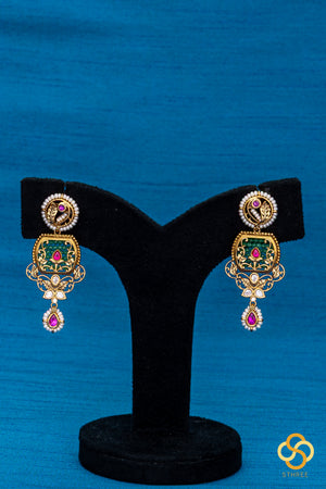 Pearl Choker in Jadau Kundan Pendant - Emerald Green with Ruby Pink