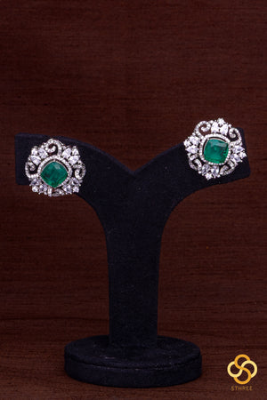 Replica of a Diamond and emerald necklace