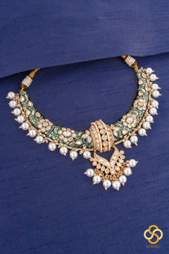 Jadau kundan Hasli - Emerald Green with Pearls hanging