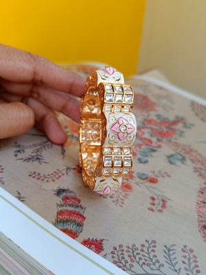 Gajra - Ivory and pink enamel with kundan (single piece)