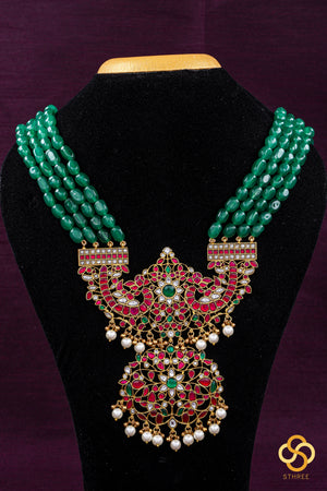 Makarakanthi pendant in four lines green beads