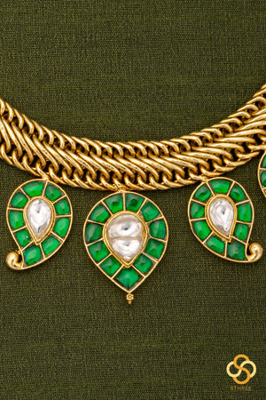 Manga Malai Set in a Spiral Chain - Emerald Green
