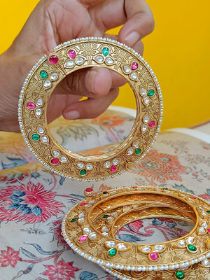 Gokhru - Single kada with kundan and pearls