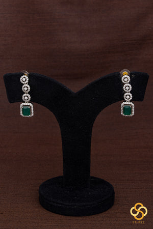 Diamond Pattern with Emerald Green Square Stone