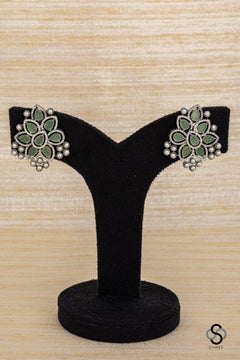 Pastel Green earrings with pearls