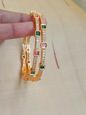 Diamond pattern with red and green squares