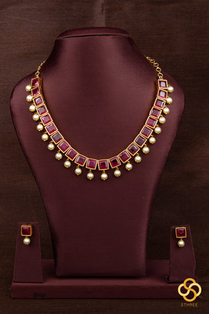 Square kemp with pearls - Ruby red