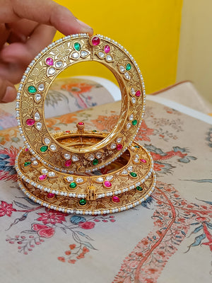 Gokhru - Single kada with kundan and pearls