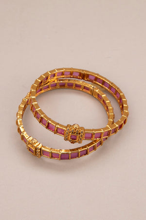 Kemp red kada with mogappu (openable pattern)