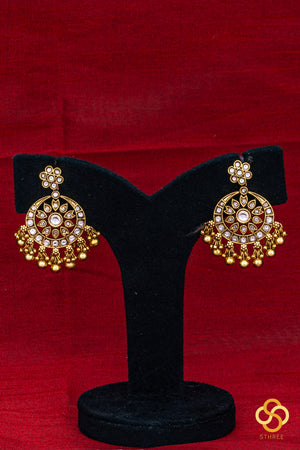 Pavizhamalli addigai - uncut kemp white stones