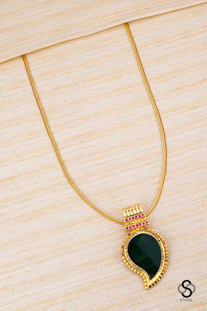 Manga pendent necklace - Emerald green