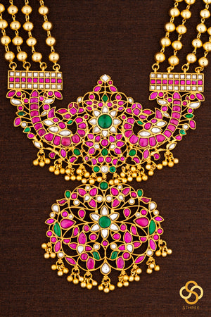 Makarakanthi pendant in four lines - Ruby red