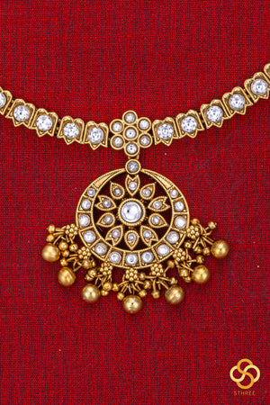 Pavizhamalli addigai - uncut kemp white stones
