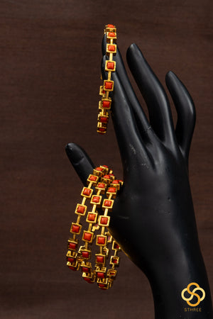 Coral with square pattern bangle - Set of 4