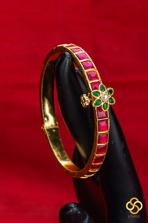 Antique Jadau kundan bangles- Ruby red with Green mogappu