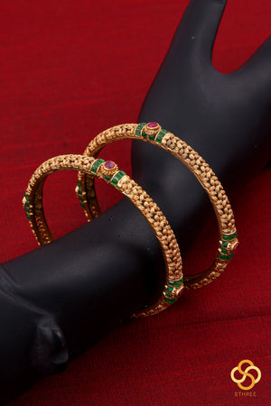 Antique finish, Green kemp with Ruby red - Set of 2