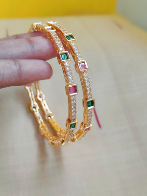Diamond pattern with red and green squares