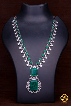 Replica of a Diamond and emerald necklace