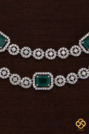 Diamond Pattern with Emerald Green Square Stone
