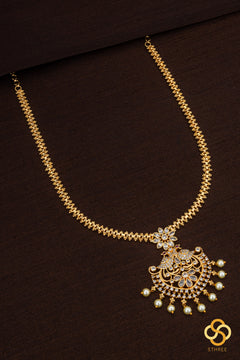 Peacock neckpiece with pearls