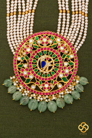 Rakkodi in eight strands of pearls