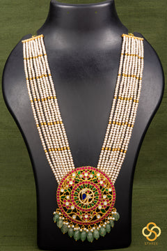 Rakkodi in eight strands of pearls