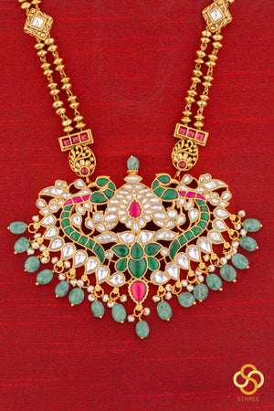 Jadau kundan padakkam (Green) - In a special rettai chain