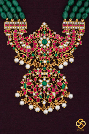 Makarakanthi pendant in four lines green beads