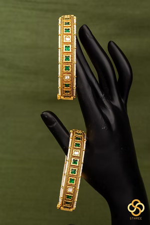 Emerald green with pearls kada (openable pattern) - Set of 2