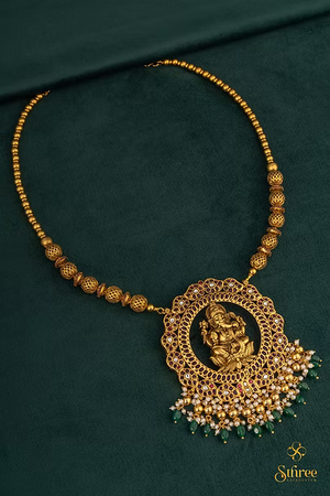 Ganesha Pendant with gundumani - Ruby red