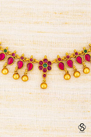 Kemp red necklace - Gold balls hangings