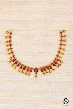 Kemp red necklace - Gold balls hangings