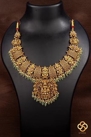 Lakshmi necklace set - Mogappu and pendant