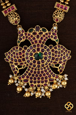 Rettai-vari chain with Iruthalaipakshi padakkam