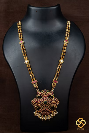 Rettai-vari chain with Iruthalaipakshi padakkam