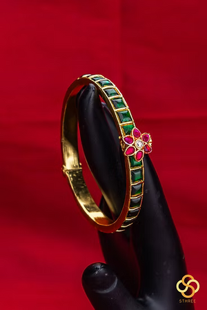 Antique Jadau Kundan Bangles - Emerald Green with Ruby Red Mogappu