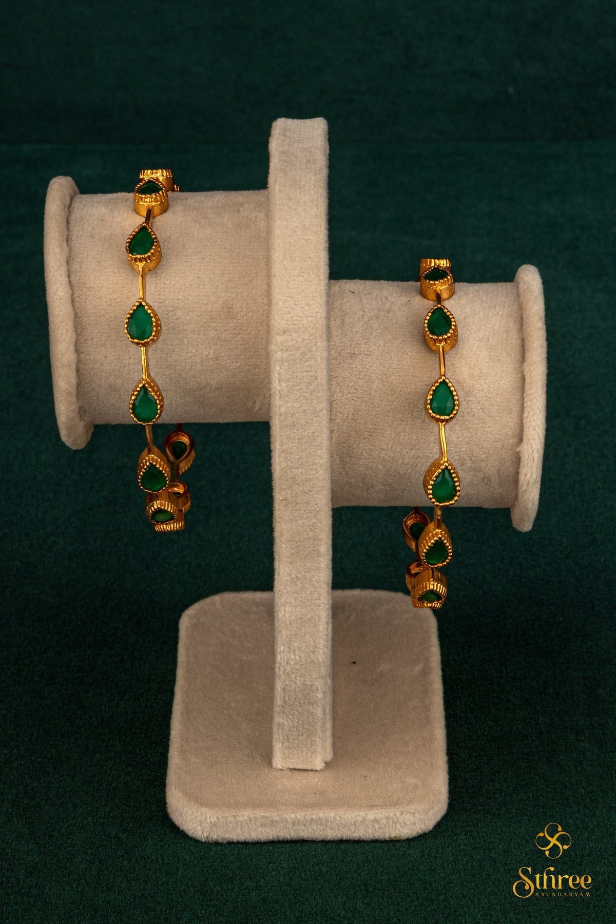 Emerald green - Thilagam pattern bangle