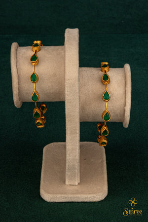 Emerald green - Thilagam pattern bangle