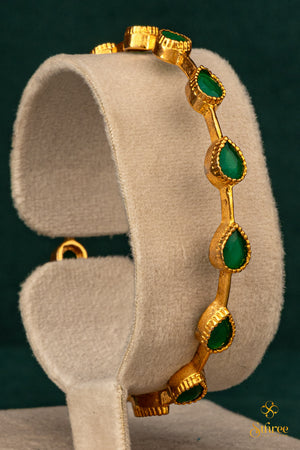 Emerald green - Thilagam pattern bangle