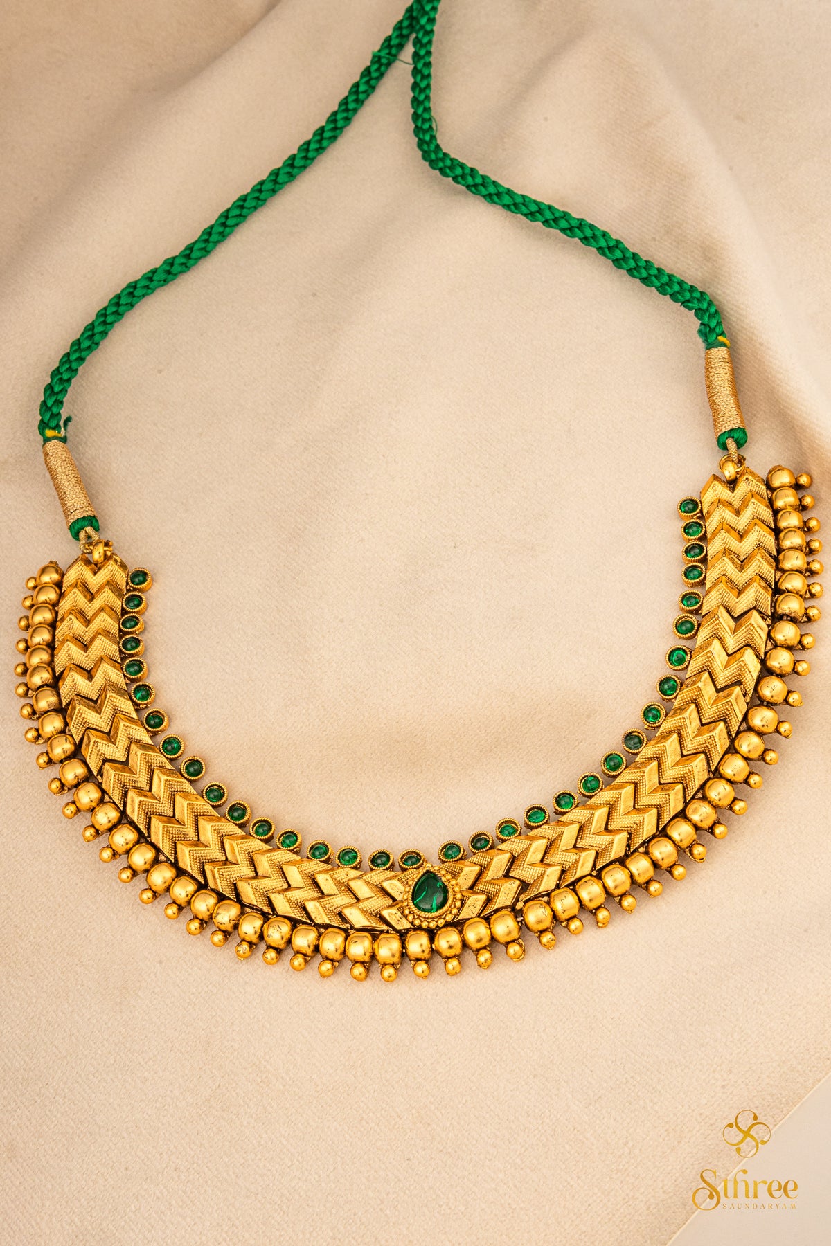 Tussi pattern Necklace -  Emerald green